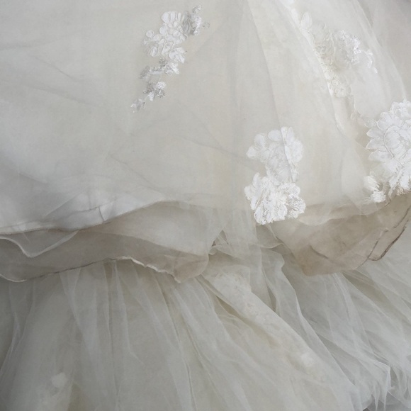 Blue by Enzoani Dabra Wedding Gown 0P Ivory Floral Lace Rhinestone Pearl Beaded - Picture 9 of 14